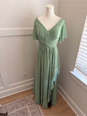 Sage Green V-Neck Pleated Maxi Dress – Size 16